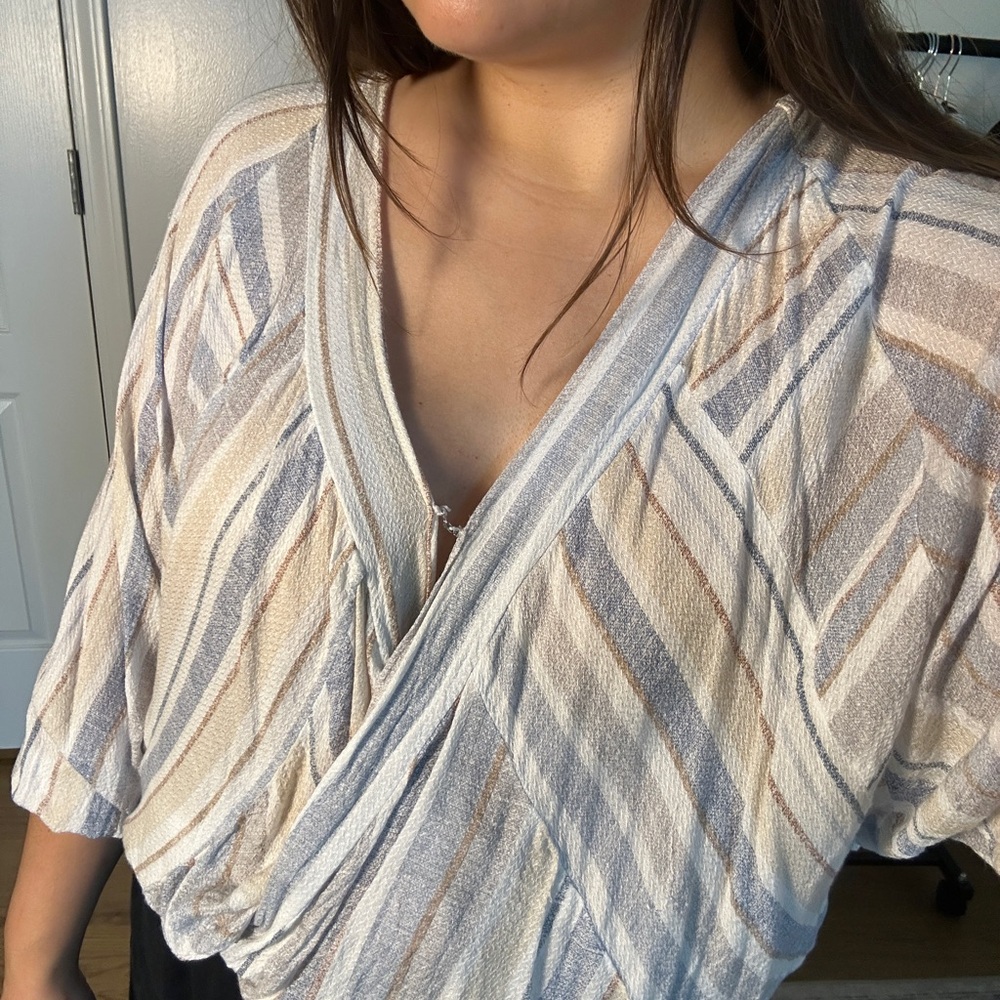 Olivia Grey Women’s M Bat Wing Striped V-Neck Women Top